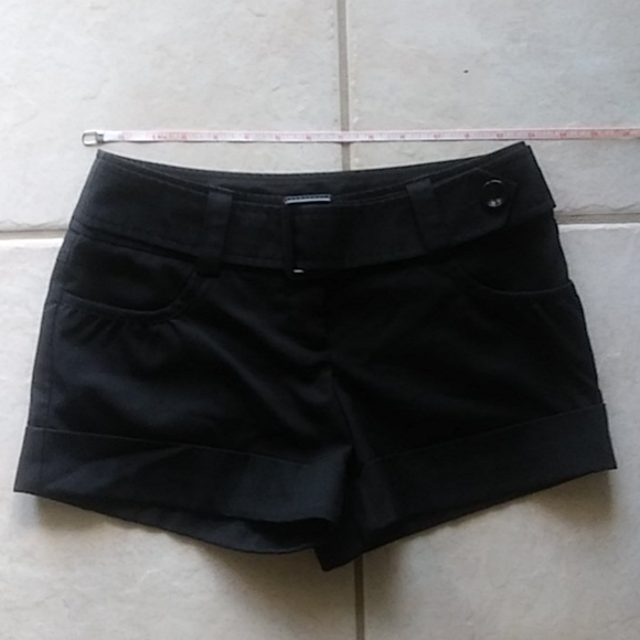 Tracy Evans Limited Black Short. - Picture 3 of 4